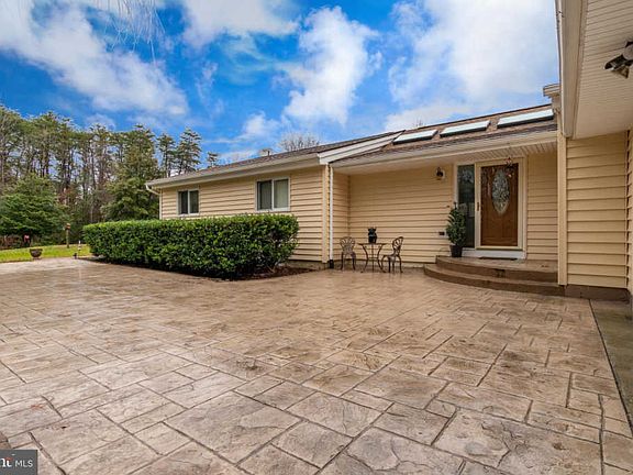 4th image of 179 Lake Forest Dr