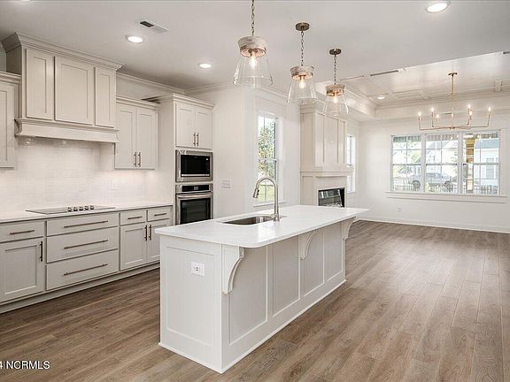 3rd image of 404 Southbridge Court