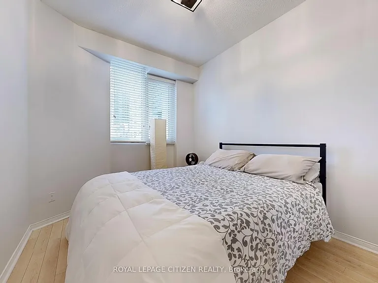 555 Yonge St #302 — Photo 11