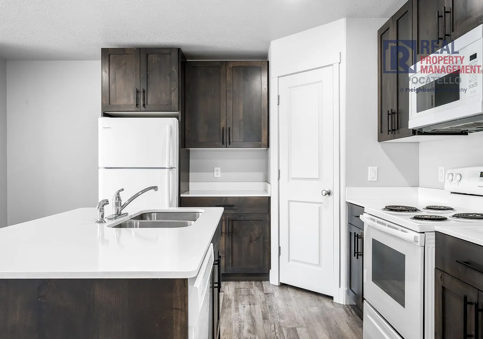 1869 W Quinn Rd — Photo 4