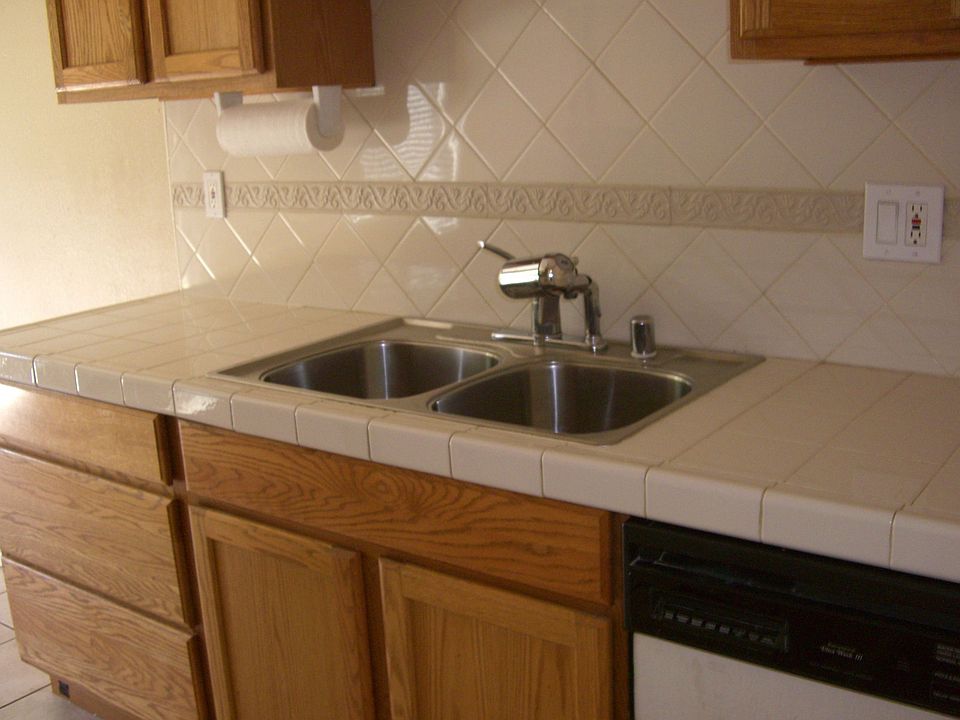 2nd image of 749 Simpson Pl