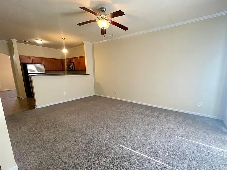 402 Glenhaven Ln — Photo 4
