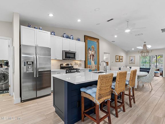 2nd image of 70 VESTAVIA Court