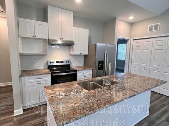 3rd image of 523 S Oakland St