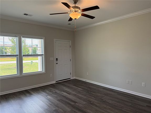 3rd image of 117 Weaver Way