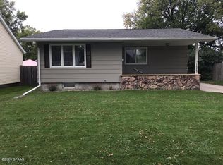 1520 9th Ave N, Grand Forks, ND 58203