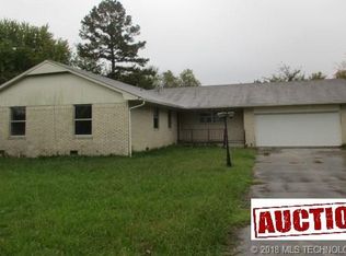 910 W Emberton Ave, Hartshorne, OK 74547