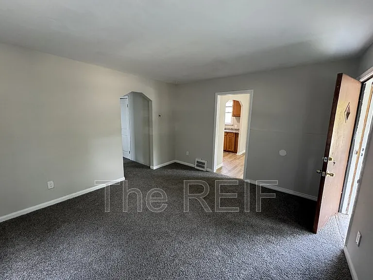18941 Elkhart St — Photo 5