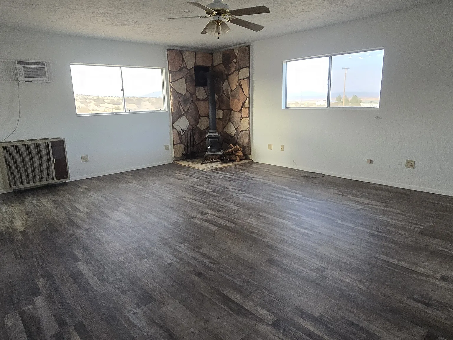 2 bed, 985 sqft, $1,550 — Photo 3