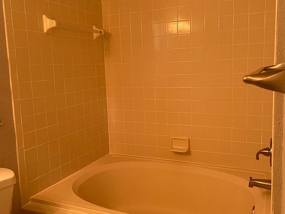 4th image of 3732 Imperial Dr