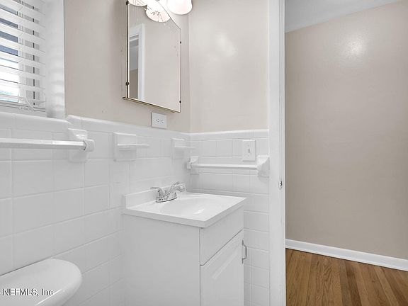 5th image of 3866 VIA DE LA REINA Street