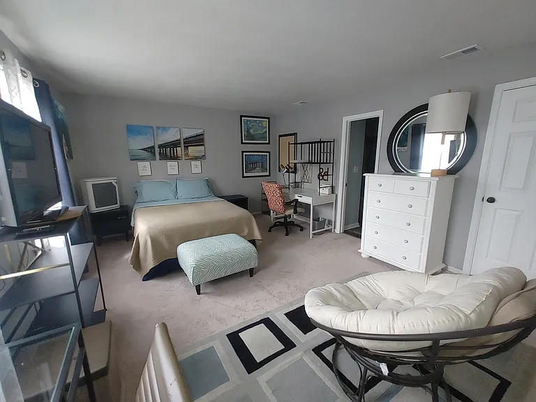 Brenland Cir — Photo 1