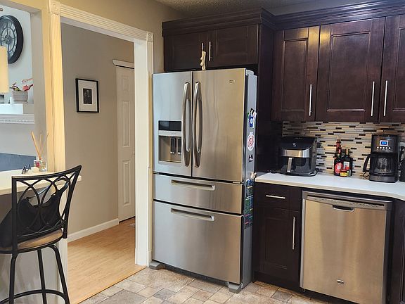 5th image of 330 Penns Way