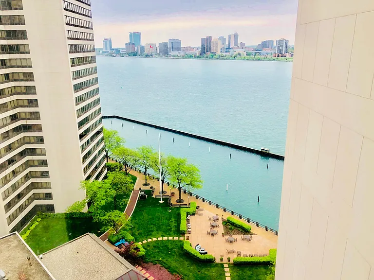 300 Riverfront Dr #14C — Photo 10