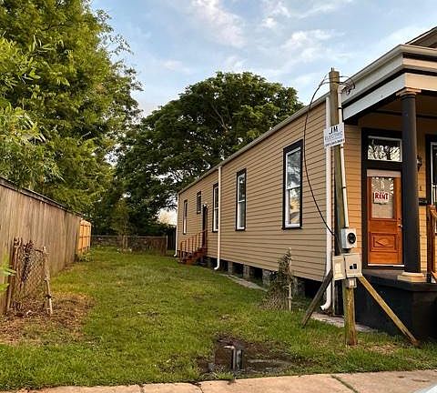 2nd image of 4716 Burgundy St