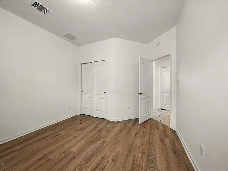 9219 Gilbert Hollow Dr — Photo 32