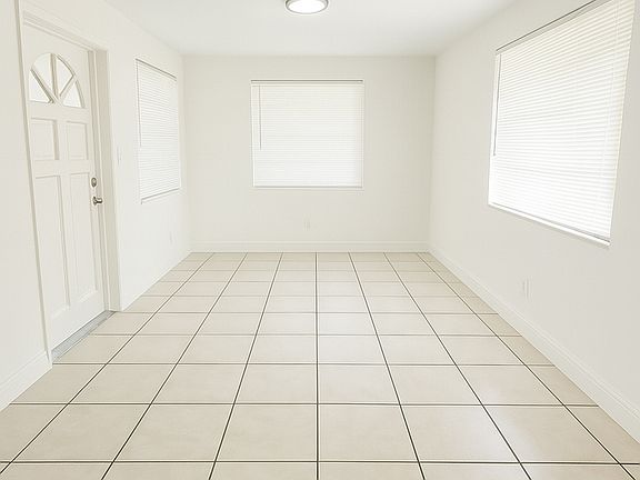 4th image of 917 NE 22nd Dr Unit 917