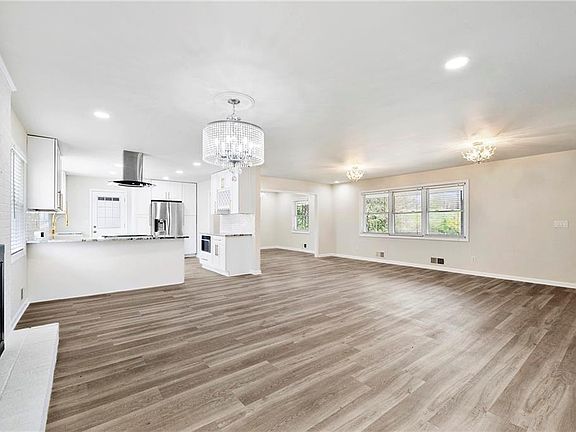 4th image of 3400 Lower Roswell Rd