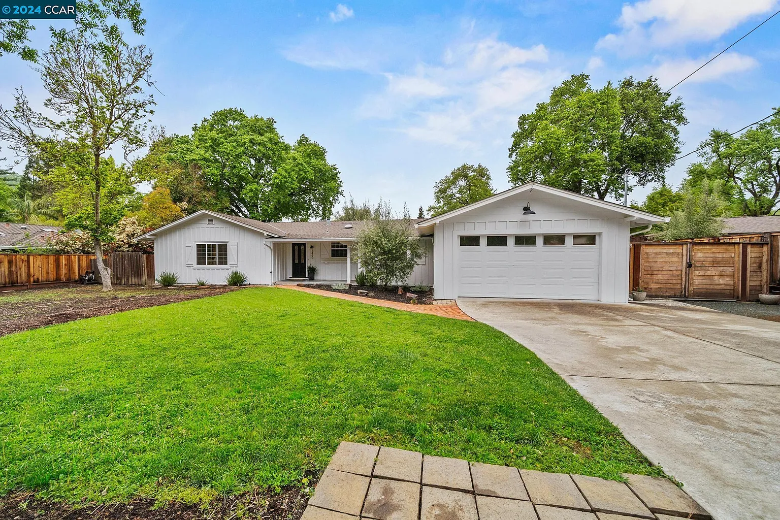 1460 Livorna Rd photo 1