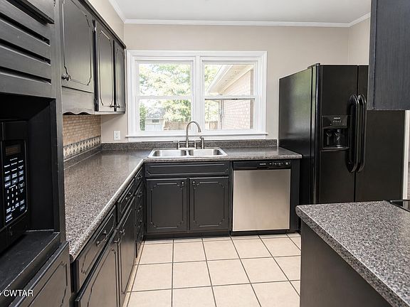 3rd image of 110 Circle Dr
