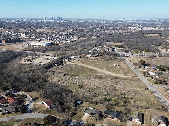 2nd image of 2241 Briardale Rd