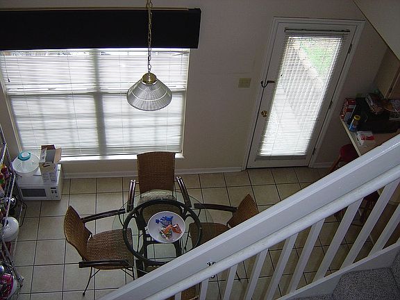 Dining w/ vaulted ceilings