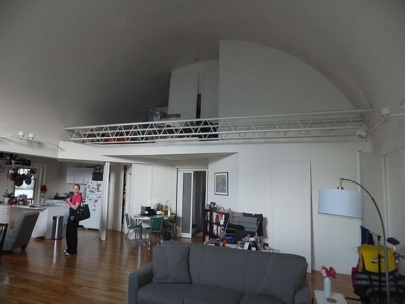 18' high vaulted ceiling, with living function all around.