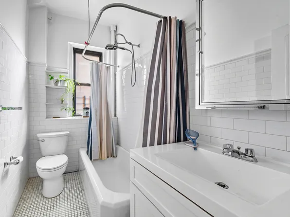 418 Central Park West image 8 of 8