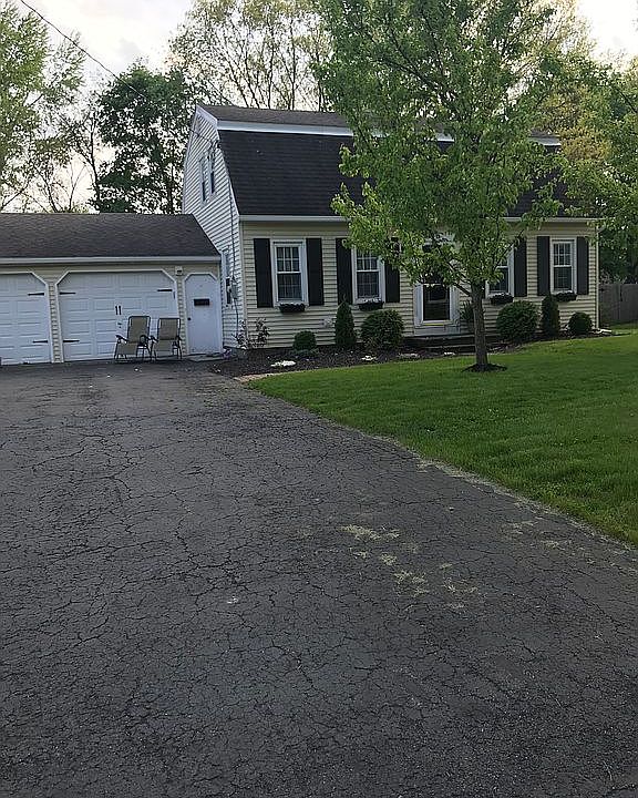 1st image of 16 Sandalwood Ln
