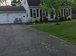 16 Sandalwood Ln, Glenville, NY 12302