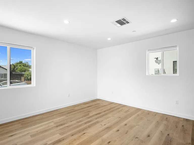 11047 Yarmouth Ave #47 — Photo 9