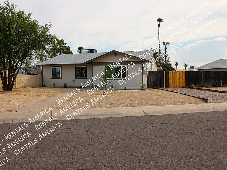 13861 N 48th Ave — Photo 4