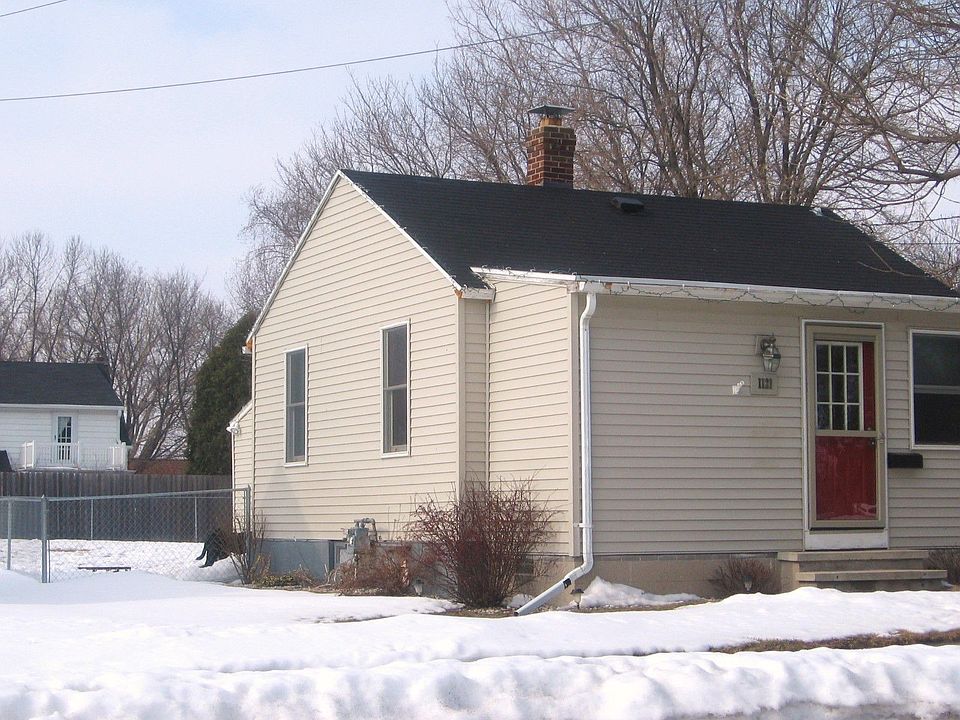 2nd image of 1121 Oviatt St