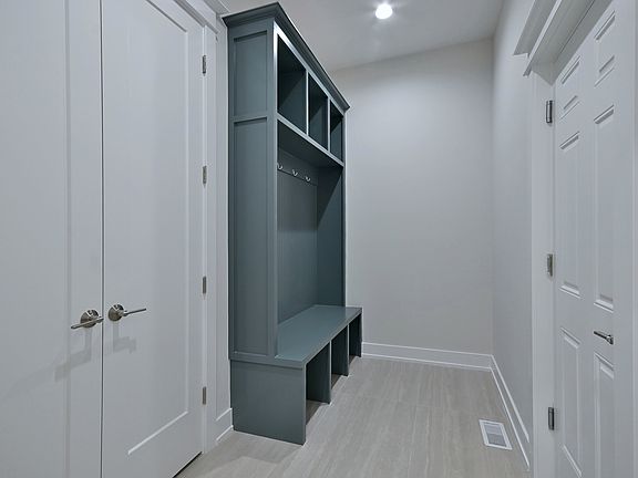 5th image of 456 Elm St
