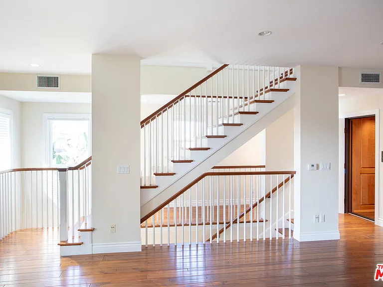 702 Pacific Ave — Photo 10
