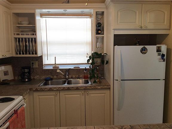 4th image of 3000 E Sunrise Lakes Dr #407