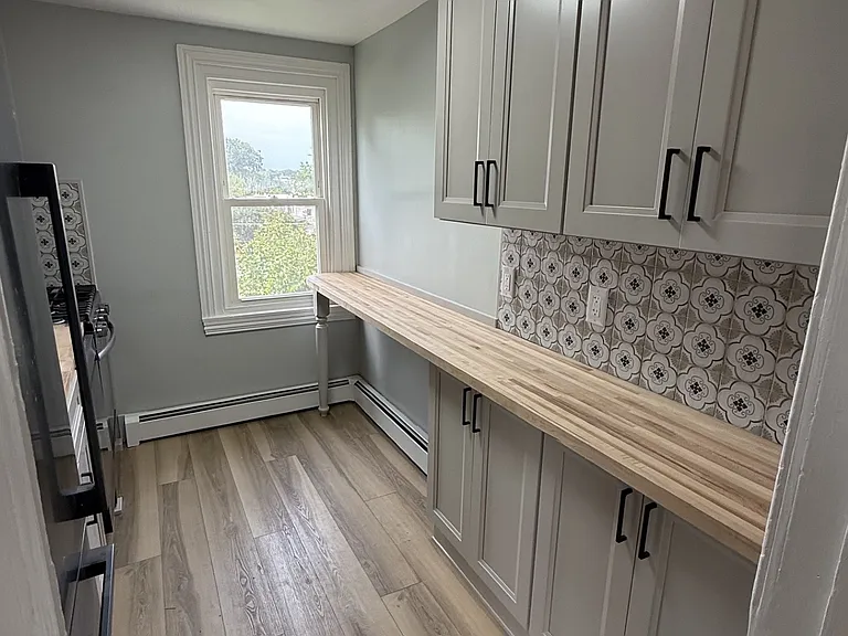 327 1st Ave #2 — Photo 3