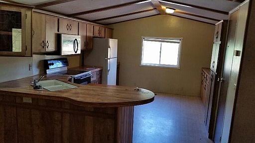 3rd image of 33710 Maude Ln