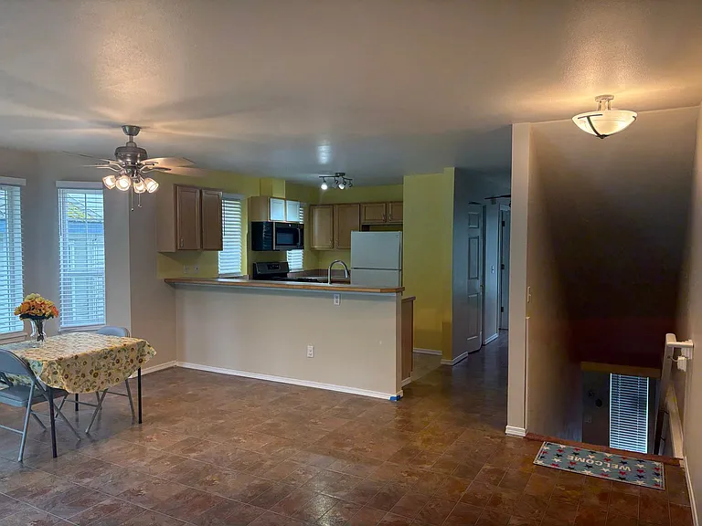 12549 Roosevelt Way NE #4 — Photo 8