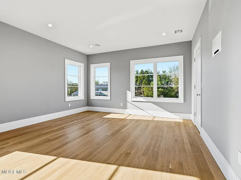84 Cooper Ave — Photo 40