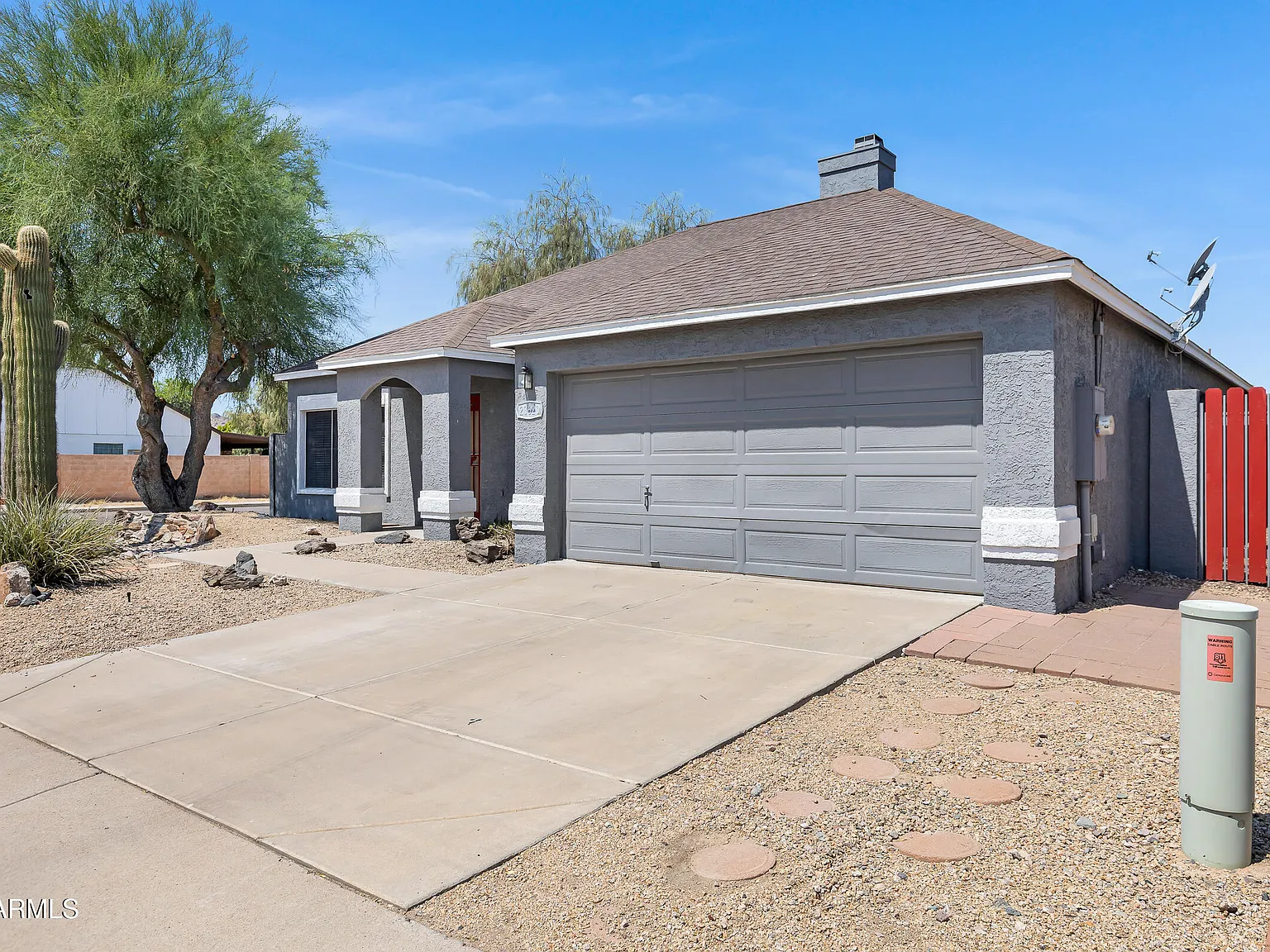 4 bed, 2.5 bath, 2420 sqft, $2,500 — Photo 2