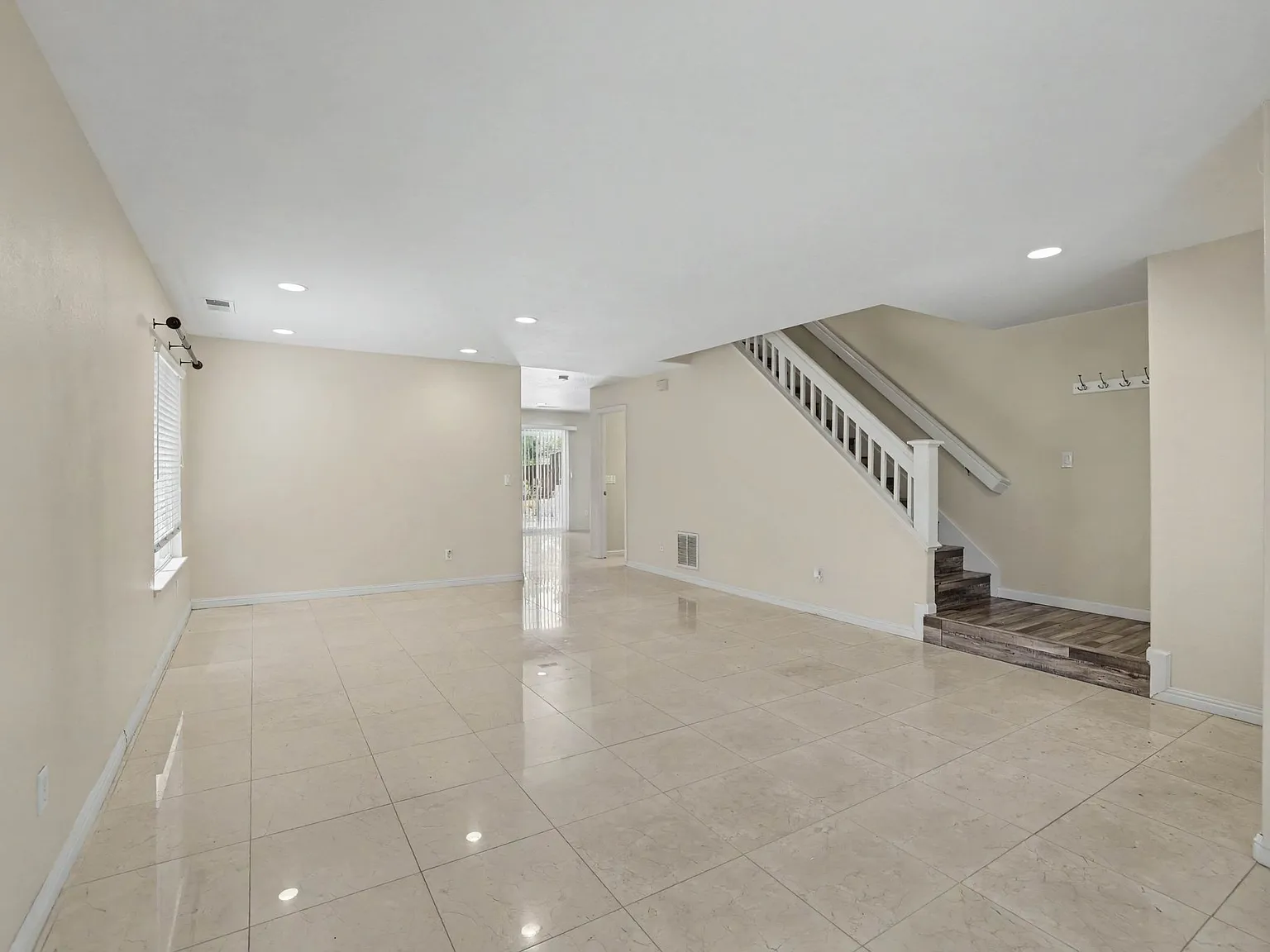 4 bed, 2478 sqft, $3,800 — Photo 3