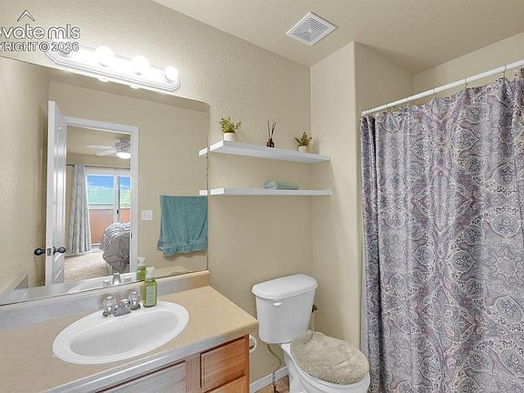 5th image of 2280 E La Salle St Unit 108
