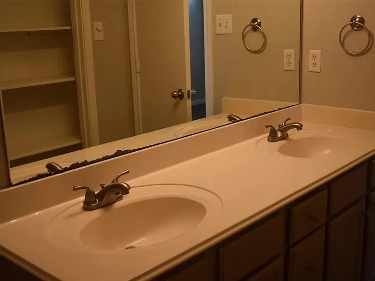 18130 Beaverdell Dr — Photo 14