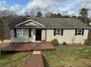 102 Pineview Dr, Marietta, OH 45750