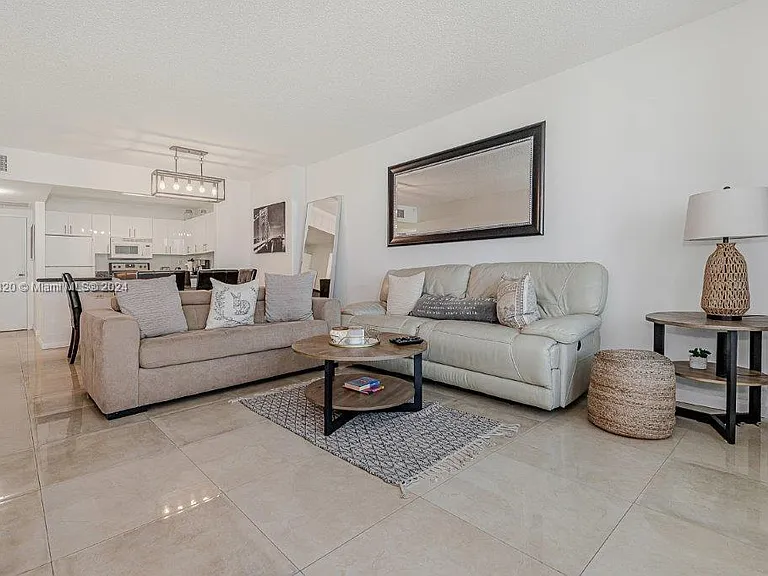 2301 Collins Ave #803 — Photo 6