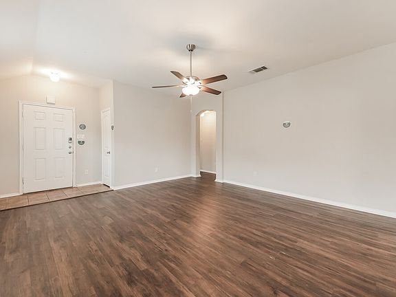 5th image of 220 Belford St N
