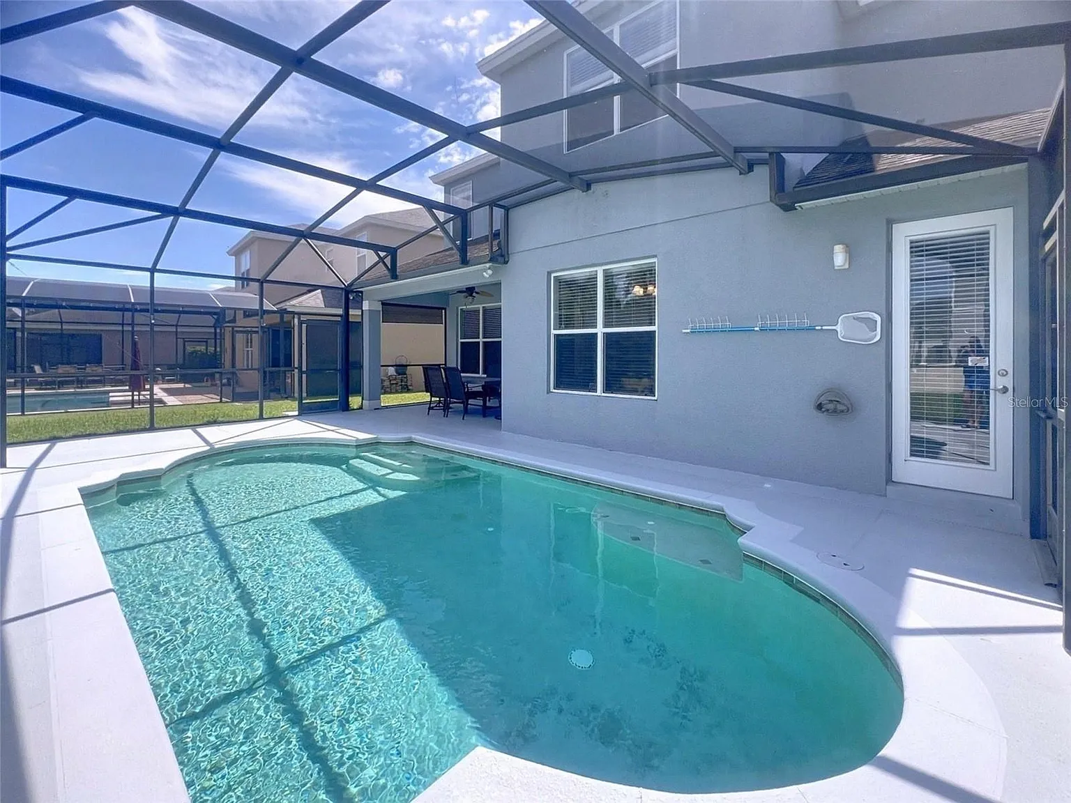 7 bed, 3.0 bath, 2856 sqft, $3,200 — Photo 2