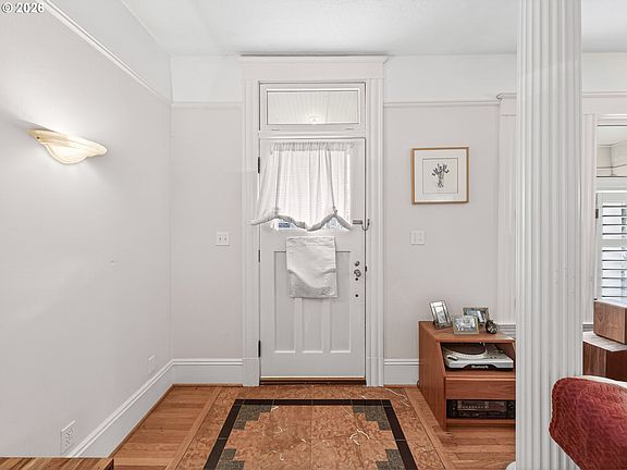 4th image of 237-239 NE Graham St