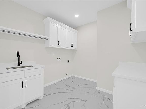 5th image of 1005 Rockford Dr